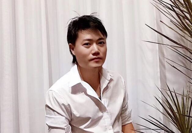 是真的很愛美發(fā)這行，才會(huì)投入大把時(shí)間和金錢