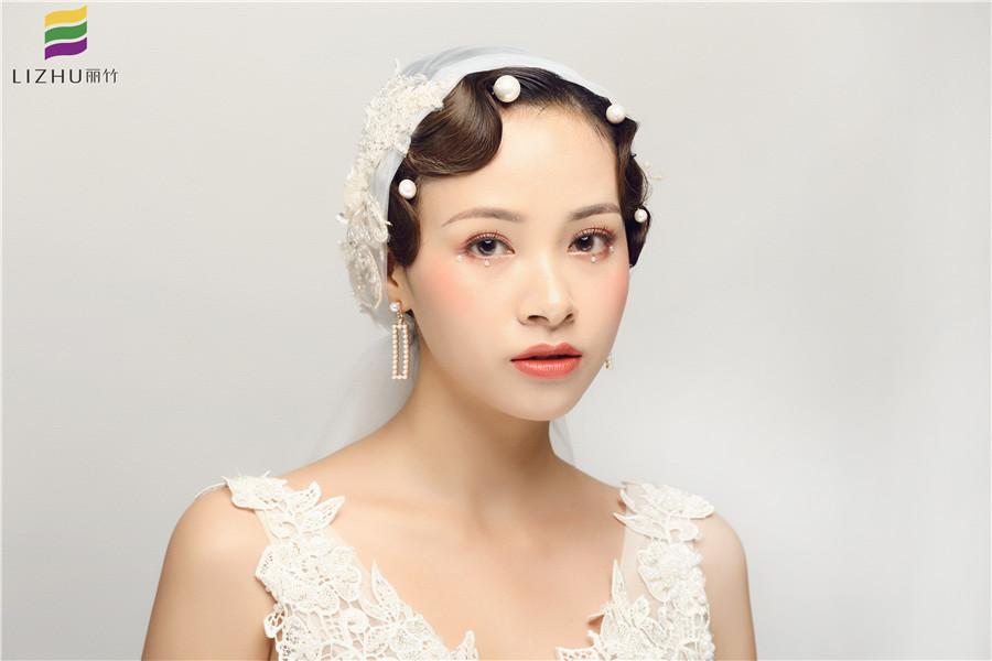 手推波紋復古新娘造型教程，南寧化妝學員是這么打造的