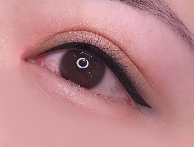 南寧紋繡學(xué)校：做完美瞳線注意事項