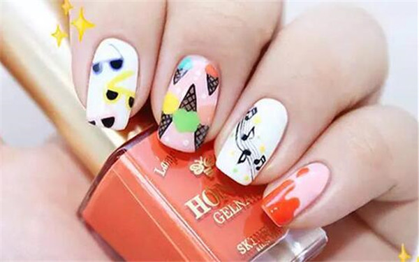 學(xué)習(xí)冰淇淋美甲教程，和廣西人氣高的美甲學(xué)校過夏天