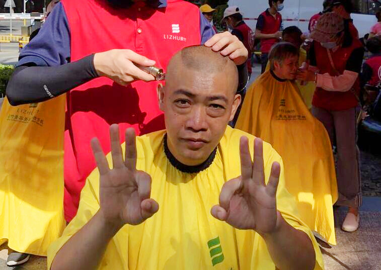 義剪活動(dòng)受點(diǎn)贊，看看廣西美發(fā)學(xué)校哪家實(shí)踐機(jī)會(huì)多
