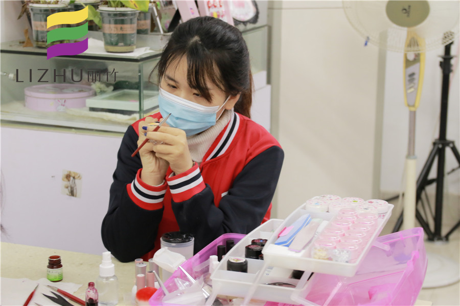 南寧美甲學校學子感言：因為專業(yè)，所以我又“加報”了
