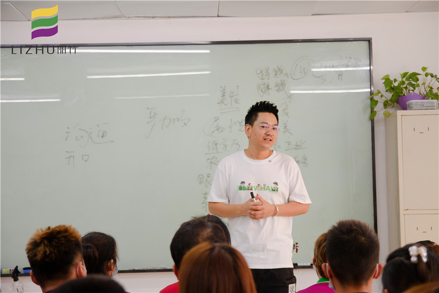 廣西美發(fā)學(xué)校哪家包工作？來麗竹美發(fā)就業(yè)宣講會吧