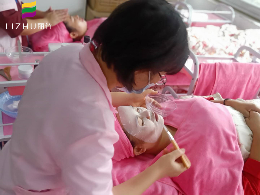 秋季皮膚如何補水？麗竹美容學(xué)校分享技巧