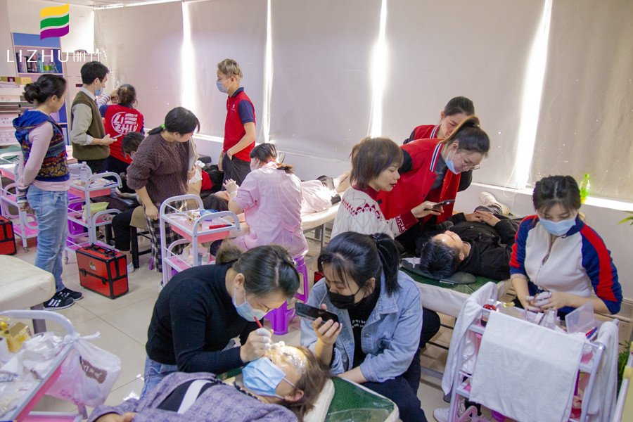 如何應(yīng)付顧客砍價紋繡技巧，麗竹紋繡學(xué)校教你