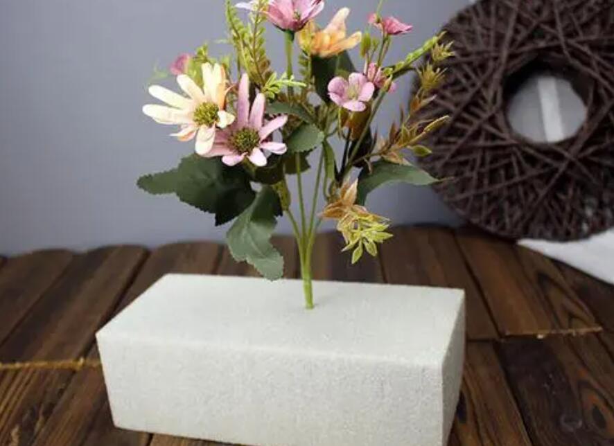 插花需要哪些材料？南寧婚慶花藝培訓(xùn)學(xué)校幫你盤點(diǎn)