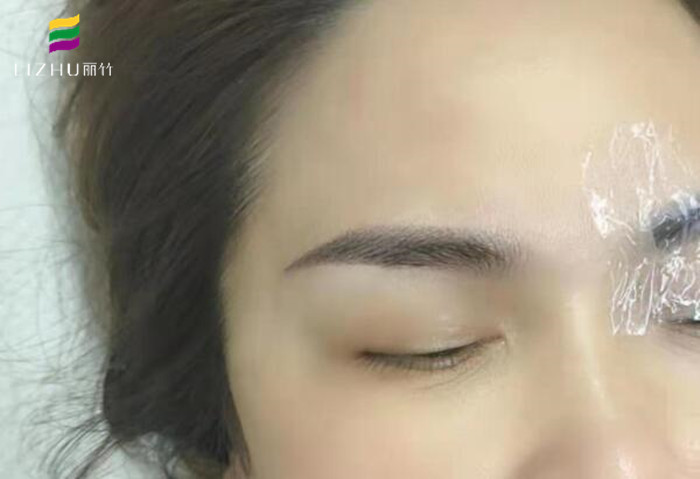 紋眉后如何快速消腫？南寧學(xué)紋繡技術(shù)