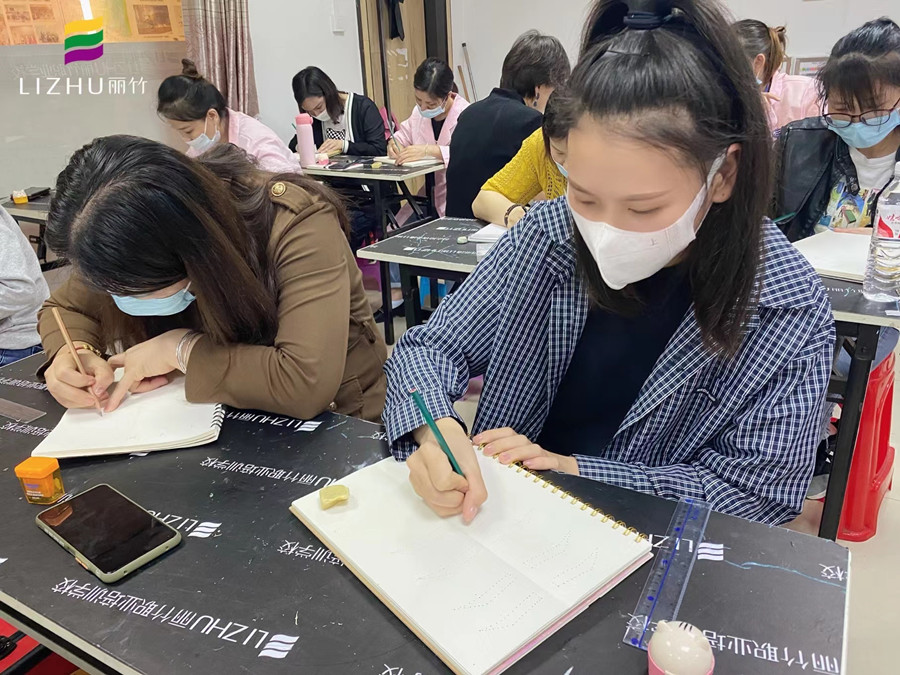 紋繡紙上練習(xí)的重要性，南寧專(zhuān)業(yè)紋繡學(xué)校幫你分析