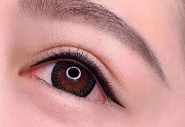 美瞳線暈色處理方法，南寧市紋繡學(xué)校幫找解決方案