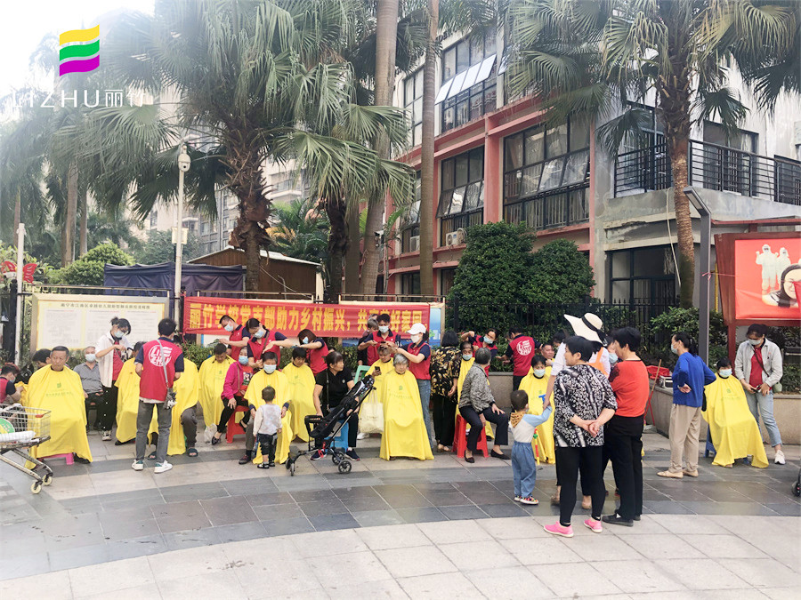 南寧美容美發(fā)學(xué)校公益活動，居民們連連稱贊