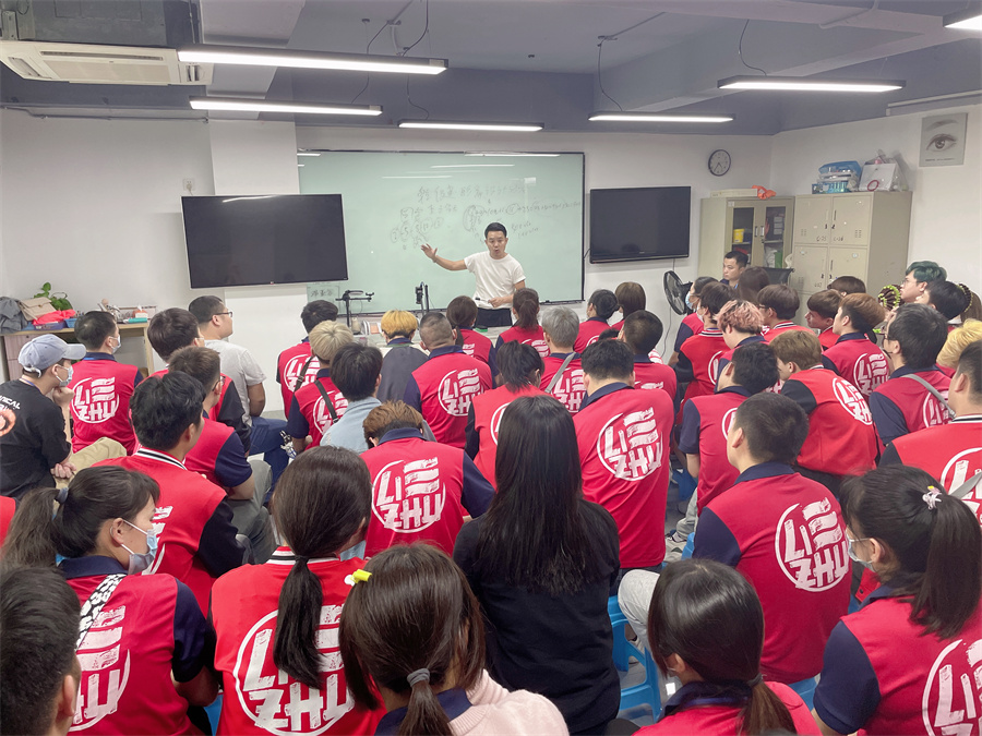 廣西美發(fā)學(xué)校哪家推薦工作？到麗竹學(xué)校就業(yè)宣講會