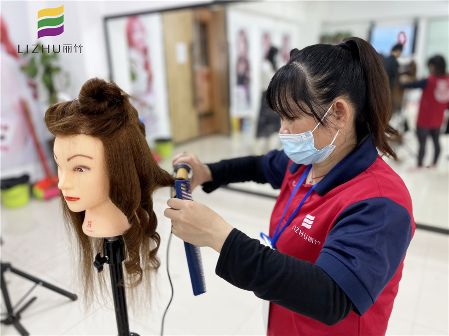 美發(fā)電棒注意事項，廣西正規(guī)美發(fā)學(xué)校分享