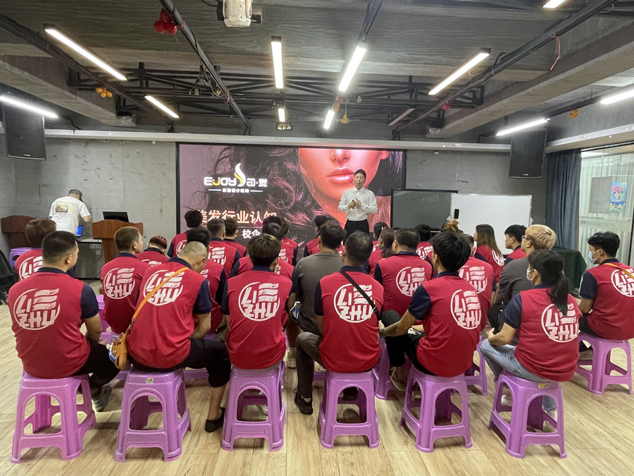 廣西學(xué)美發(fā)哪里推薦工作？廣西美發(fā)行業(yè)前景