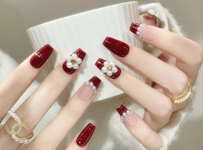 紅色新年美甲，美甲圖片2024新款式