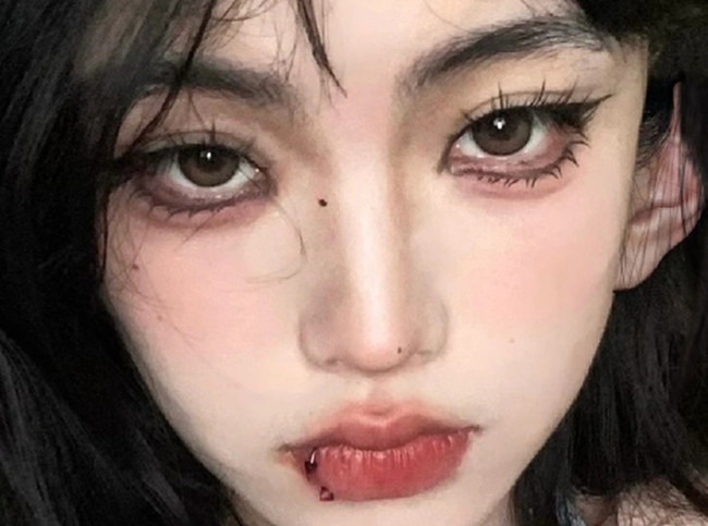 超A的亞裔混血辣妹眼妝教程，廣西網紅造型培訓