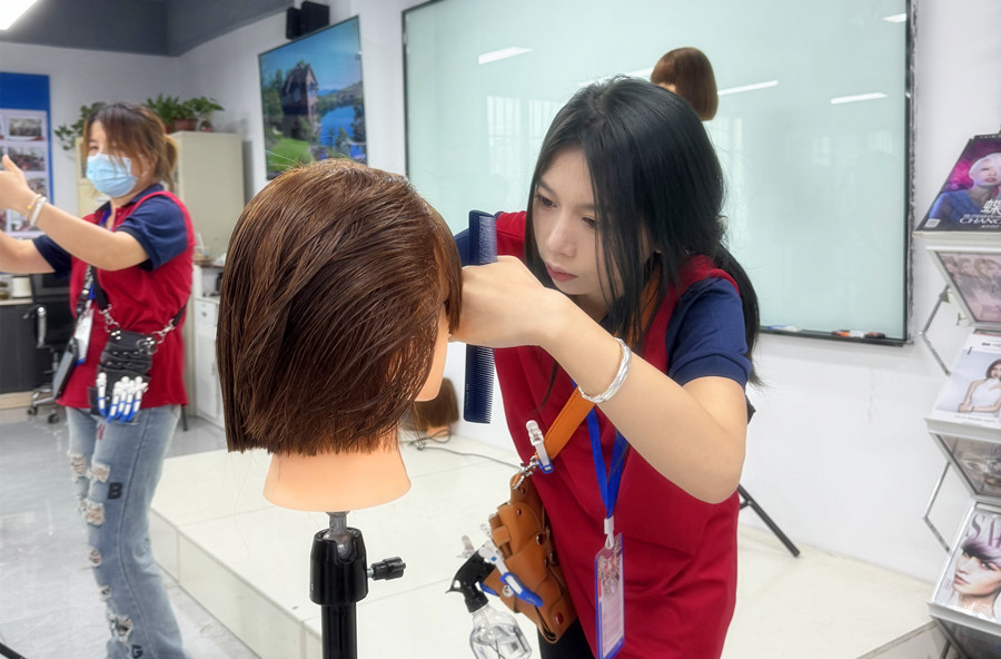 南寧美發(fā)培訓(xùn)課程：經(jīng)典廂式齊裝是什么？