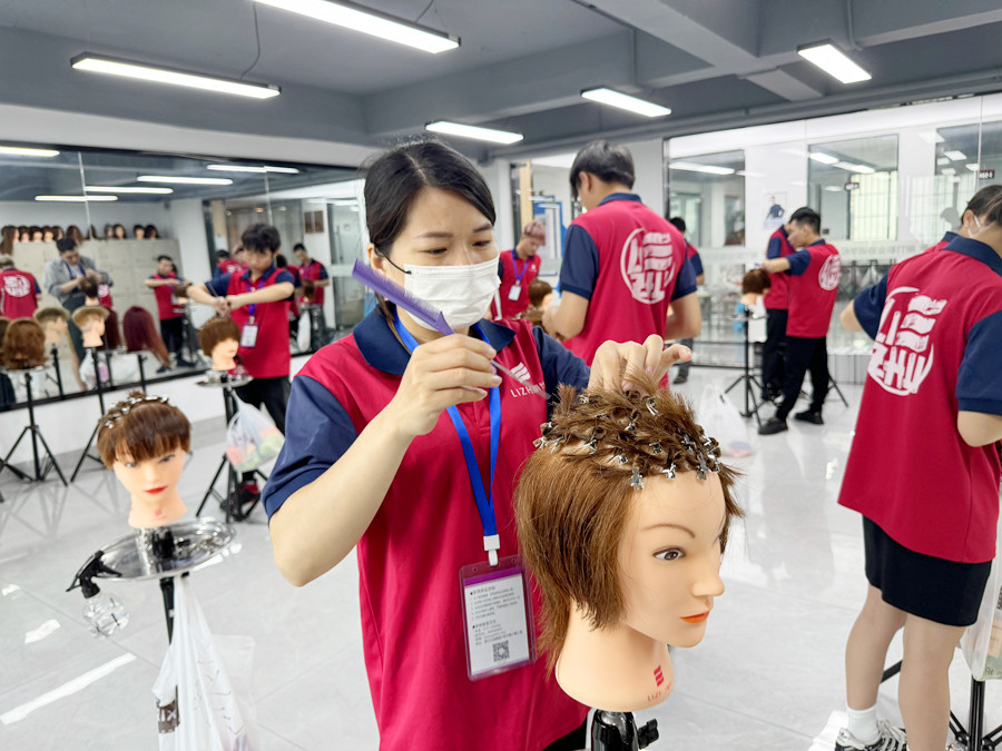 什么叫鋼夾燙？南寧學(xué)燙發(fā)哪家比較好？
