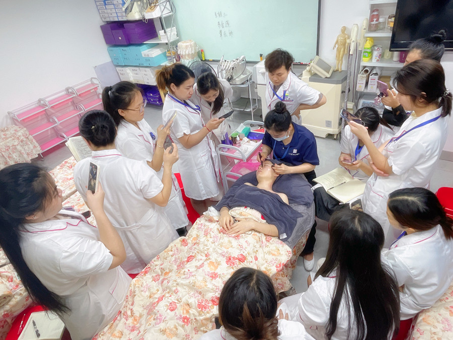 眼部護(hù)理重要位置，南寧美容護(hù)理