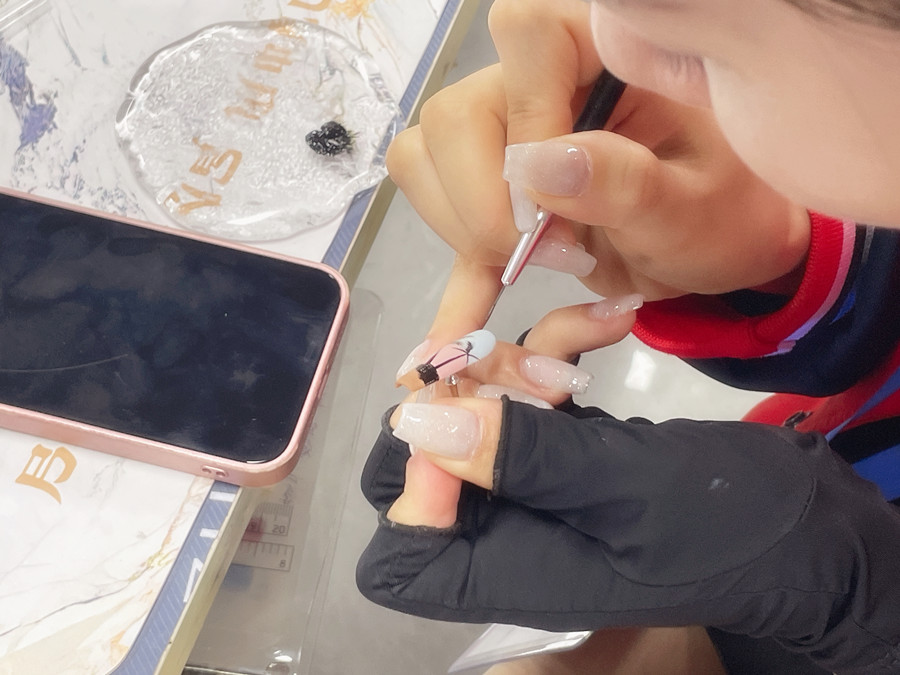 甲片的材質(zhì)和使用時間限制？南寧美甲進(jìn)修深造培訓(xùn)