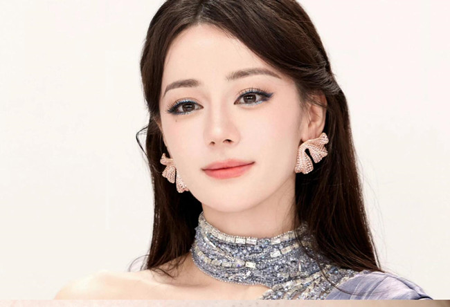 迪麗熱巴仿妝教程，和南寧彩妝高彩培訓(xùn)班一起學(xué)