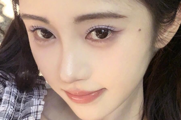 溫柔香芋紫眼妝，學(xué)女明星同款?yuàn)y容