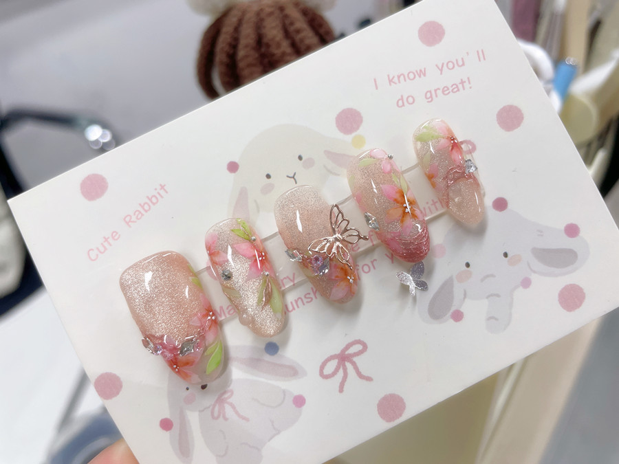 春日貓眼彩繪美甲，南寧美甲店推薦網(wǎng)紅款作品