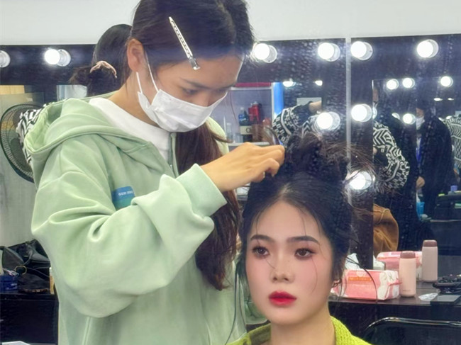 千金禮服造型，廣西高彩造型學(xué)校學(xué)員作品
