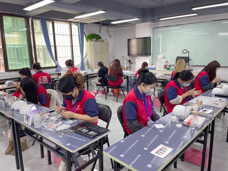  鏡面感蕾絲美甲，廣西美甲深造提升課作品
