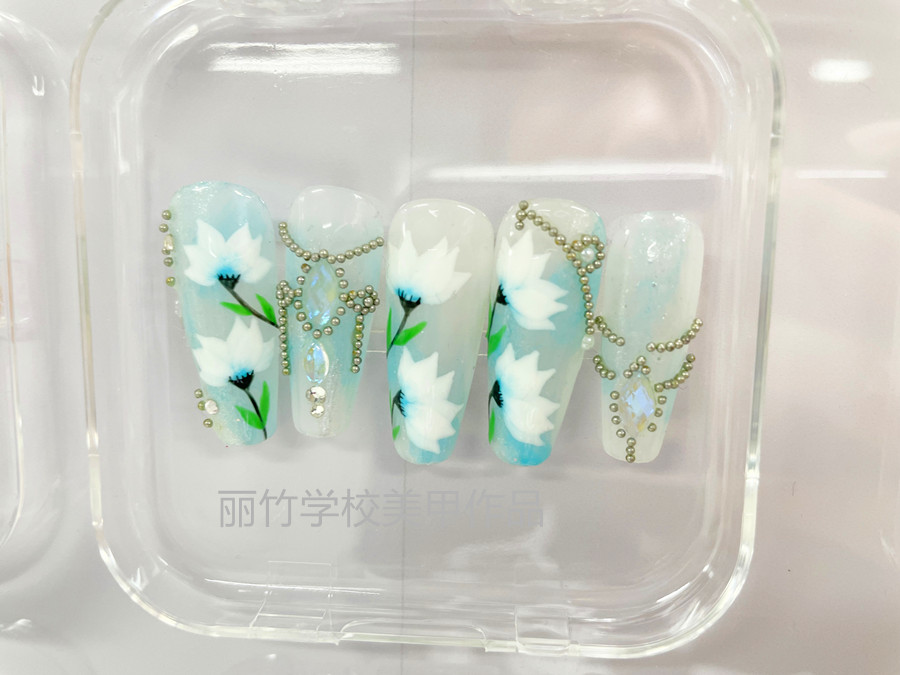 手繪花朵珠鏈美甲，南寧美甲進(jìn)修深造