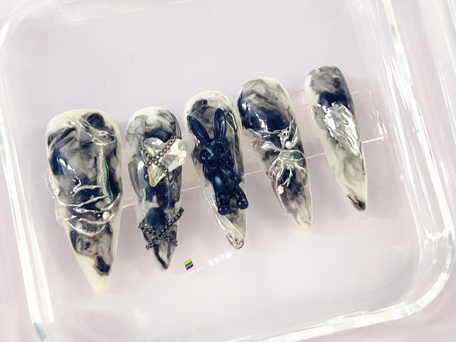 水墨暈染飾品美甲，南寧美甲店學(xué)徒必須款